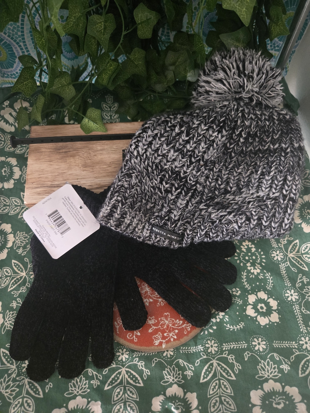 4/$15 Rebecca Minkoff Hat NWT Gloves Set Bundle Boho Ski Cozy